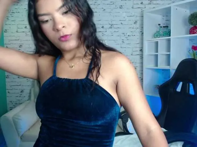 Live sex webcam photo for Miaynocolucci #291060143