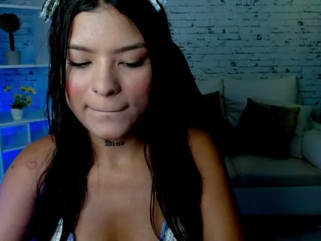 Live sex webcam photo for Miaynocolucci #291792222