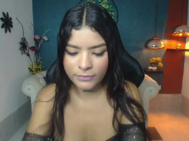 Live sex webcam photo for Miaynocolucci #291808341