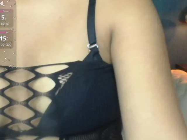 Live sex webcam photo for Miaynocolucci #291815452