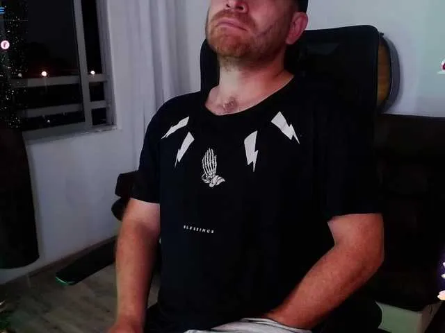 Live sex webcam photo for MichaCosio #277000800