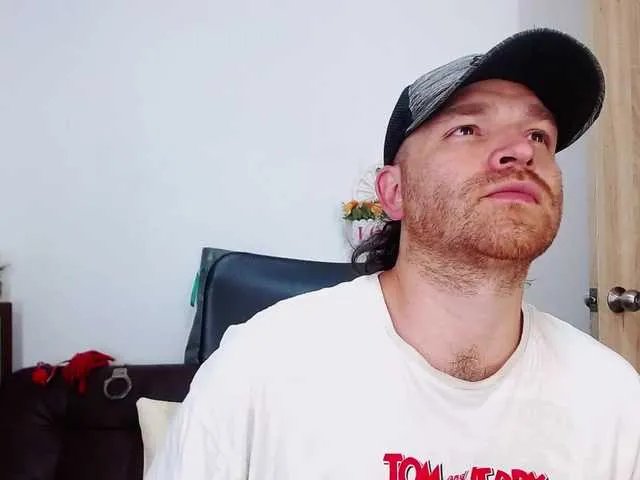 Live sex webcam photo for MichaCosio #277314393