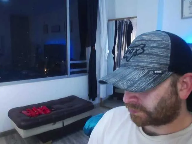 Live sex webcam photo for MichaCosio #278143407