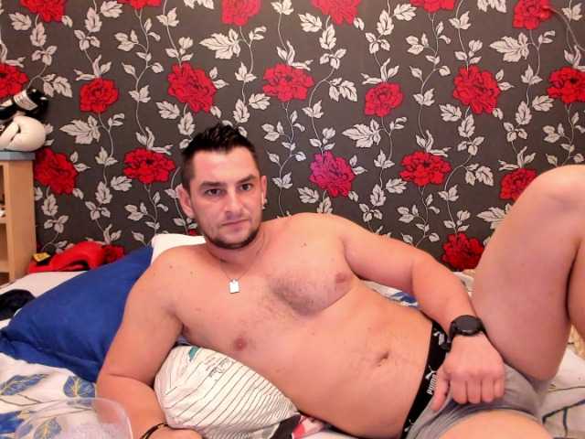 Live sex webcam photo for MichaelRagnar #276565430