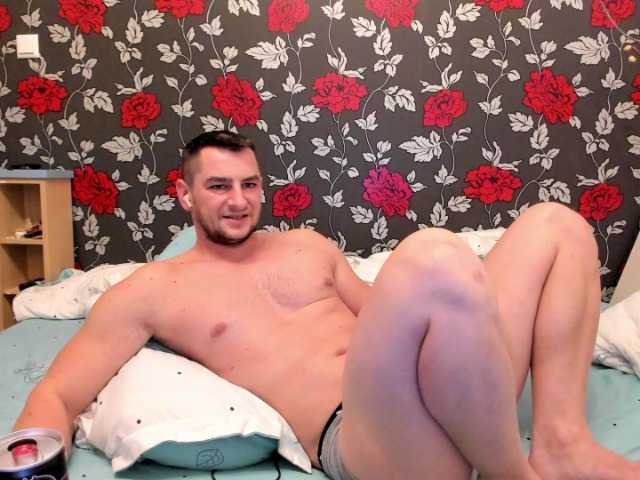 Live sex webcam photo for MichaelRagnar #276740250