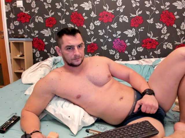 Live sex webcam photo for MichaelRagnar #276746166