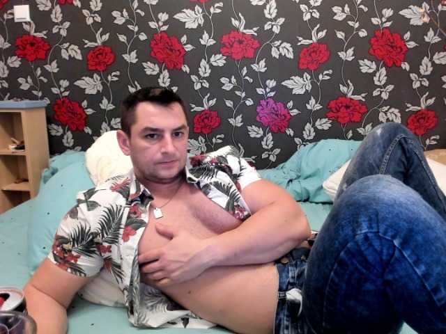 Live sex webcam photo for MichaelRagnar #276818769