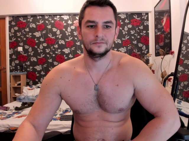 Live sex webcam photo for MichaelRagnar #276915613