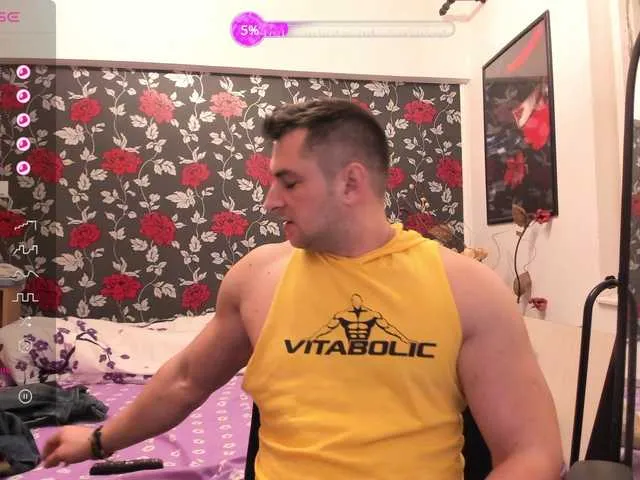 Live sex webcam photo for MichaelRagnar #277503638