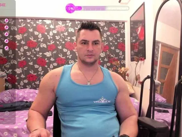 Live sex webcam photo for MichaelRagnar #277510607