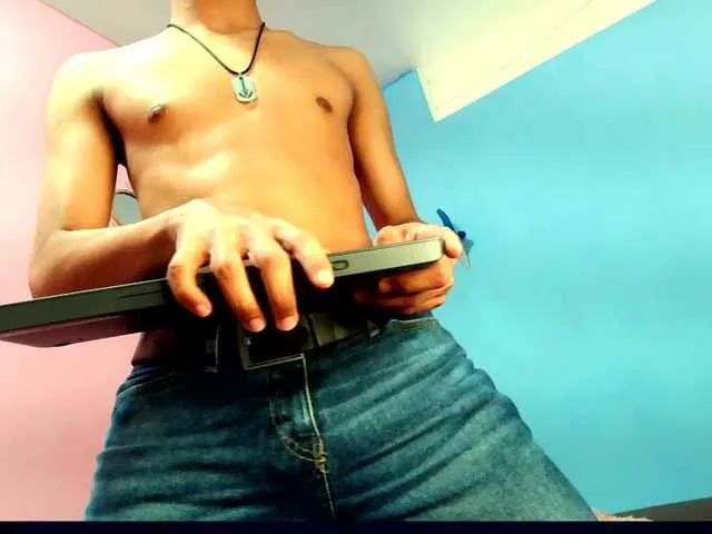 Live sex webcam photo for MichaelStones #273150466