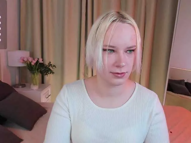 Live sex webcam photo for MichaelSwans #290451567