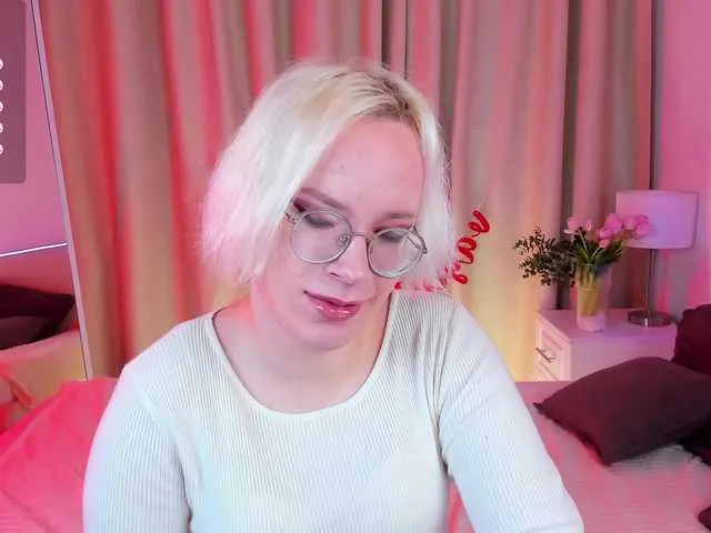 Live sex webcam photo for MichaelSwans #290485783