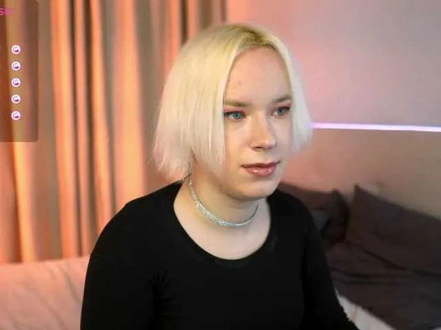 Live sex webcam photo for MichaelSwans #290614207