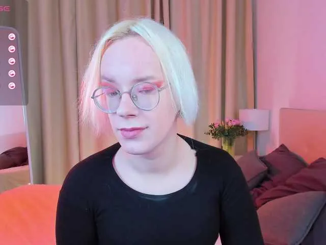 Live sex webcam photo for MichaelSwans #290652420