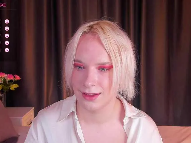 Live sex webcam photo for MichaelSwans #290772045