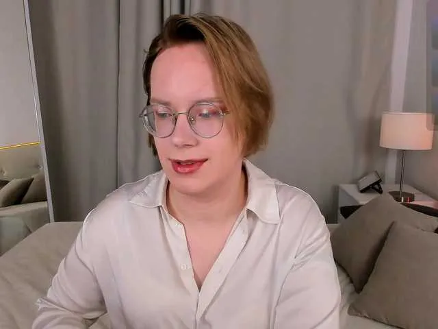 Live sex webcam photo for MichaelSwans #291403637