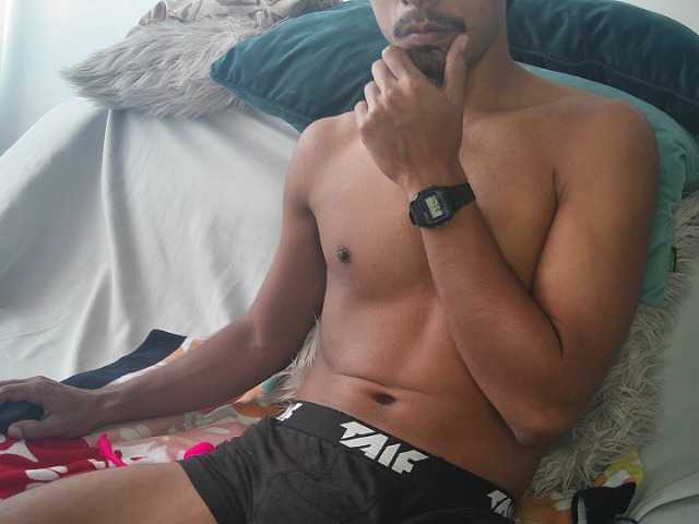 Live sex webcam photo for Michaelhotbbc #288090419