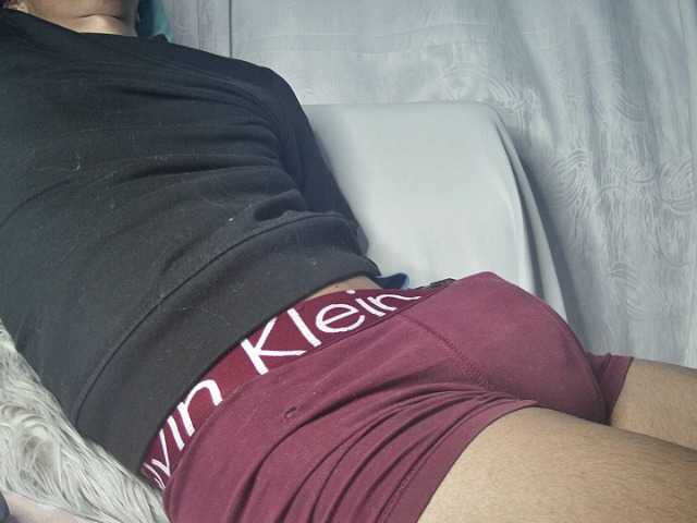 Live sex webcam photo for Michaelhotbbc #289365876