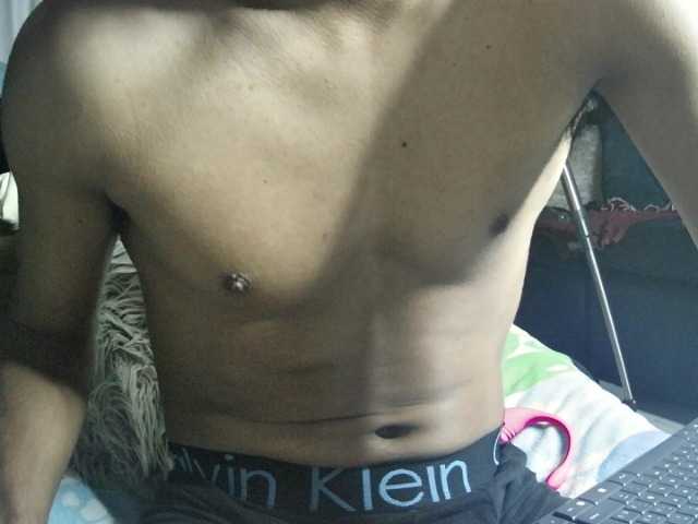 Live sex webcam photo for Michaelhotbbc #289921209