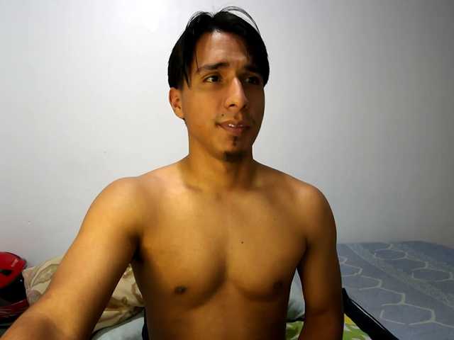 Live sex webcam photo for Michaelhotbbc #291311568