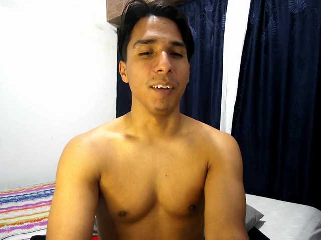 Live sex webcam photo for Michaelhotbbc #291375514