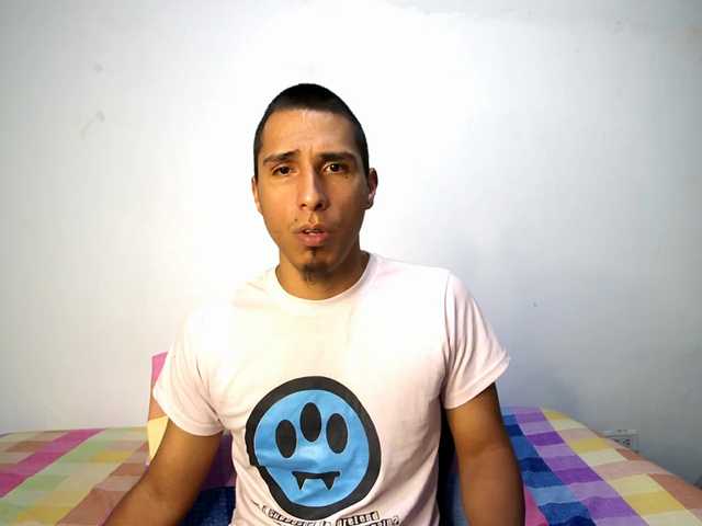 Live sex webcam photo for Michaelhotbbc #291842727