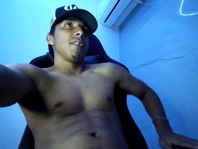 Live sex webcam photo for Michaelhotbbc #292106062