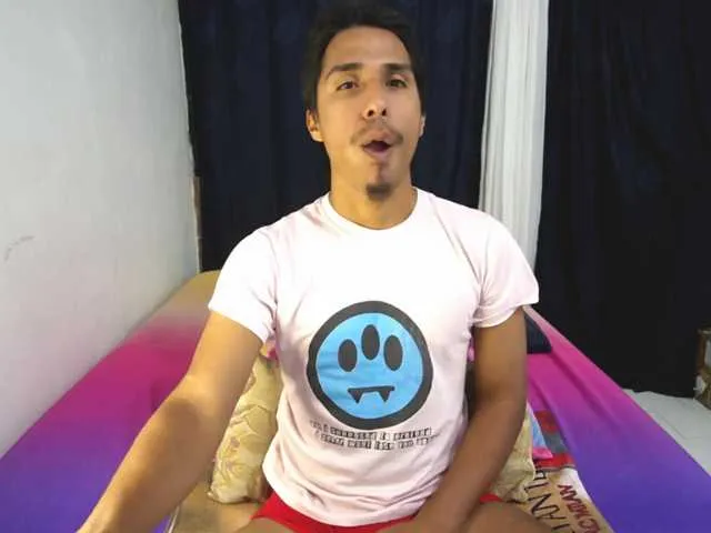 Live sex webcam photo for Michaelhotbbc #292386684