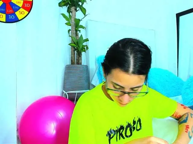 Live sex webcam photo for MichelJohnso #274110923