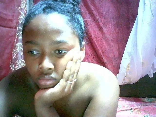 Live sex webcam photo for Michella011 #275669477