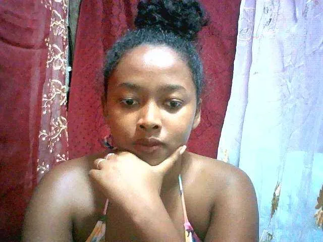 Live sex webcam photo for Michella011 #275728283