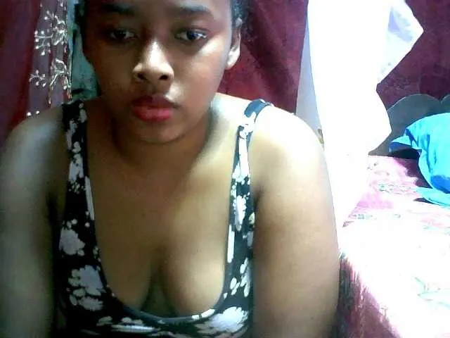 Live sex webcam photo for Michella011 #275934132