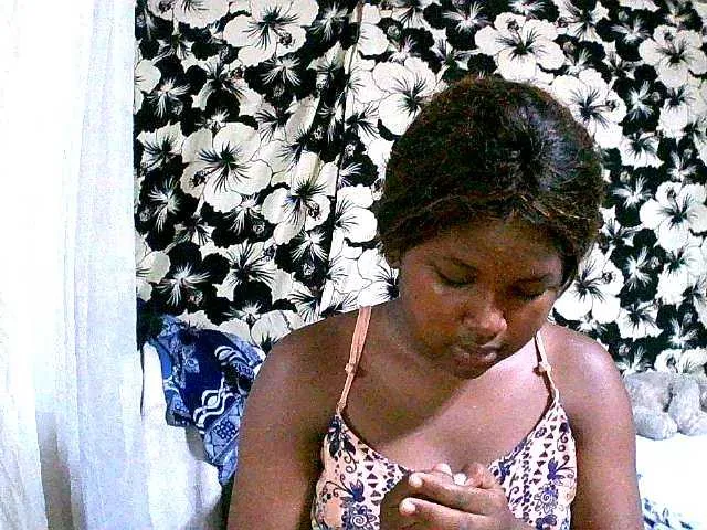 Live sex webcam photo for Michella011 #276291971