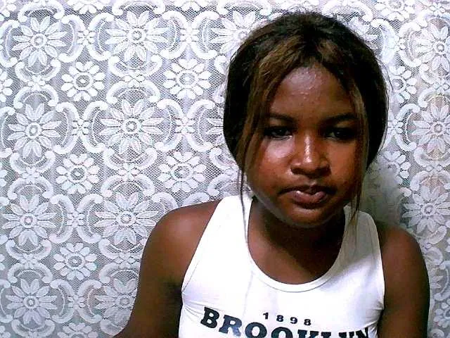 Live sex webcam photo for Michella011 #276320595