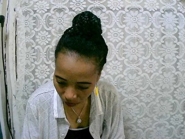 Live sex webcam photo for Michella011 #276359054