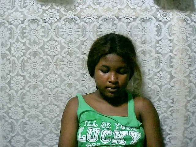 Live sex webcam photo for Michella011 #276360654