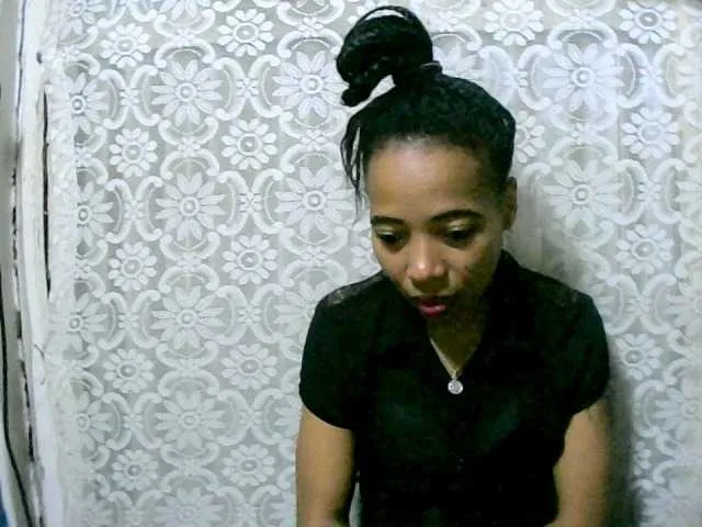 Live sex webcam photo for Michella011 #276369903