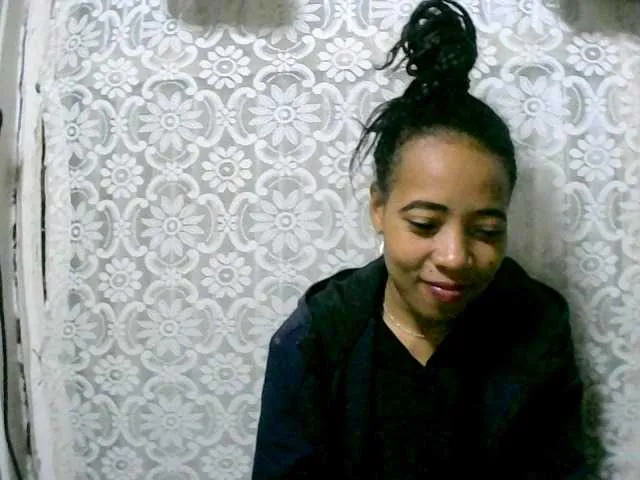 Live sex webcam photo for Michella011 #276372141