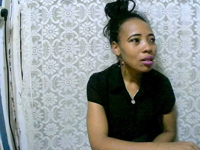 Live sex webcam photo for Michella011 #276375627
