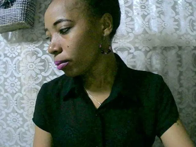 Live sex webcam photo for Michella011 #276377151