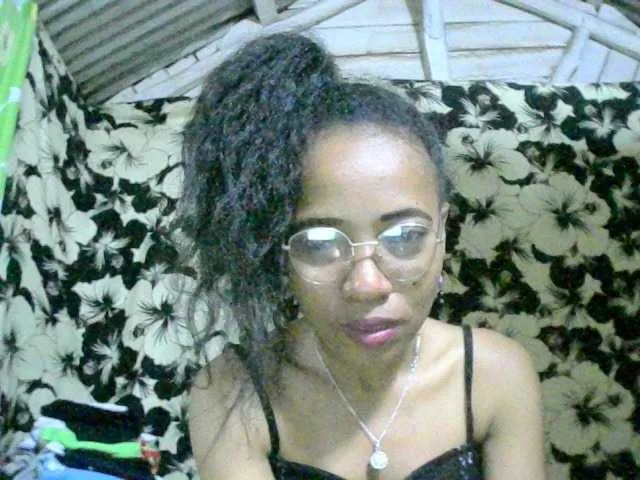 Live sex webcam photo for Michella011 #276379852