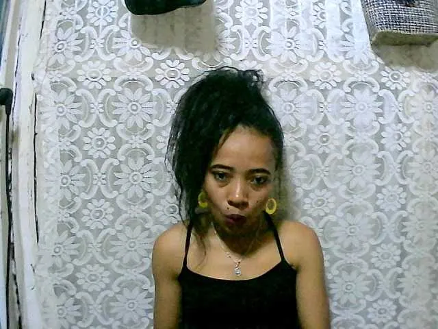Live sex webcam photo for Michella011 #276396484