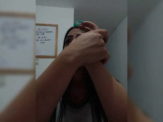 Live sex webcam photo for Michelle-01 #273933352