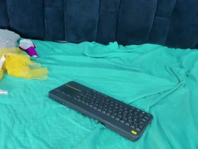 Live sex webcam photo for Michelle-AND-Scott #278022270