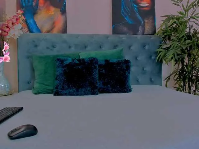 Live sex webcam photo for MichelleReys #290397345