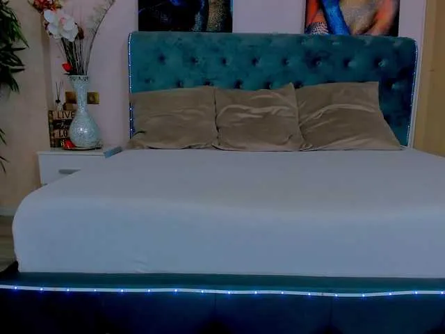 Live sex webcam photo for MichelleReys #291801935