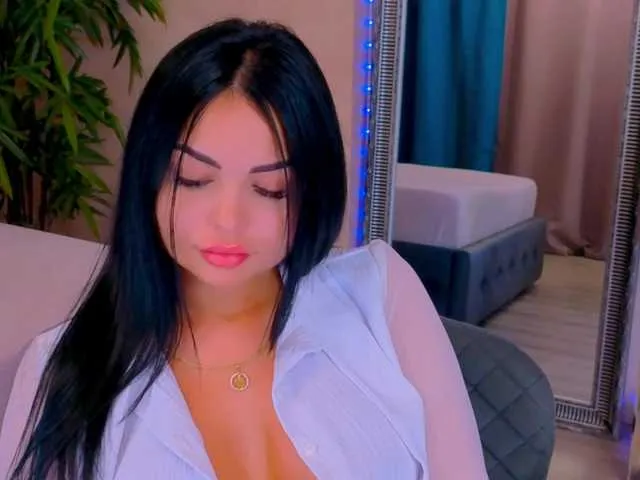 Live sex webcam photo for MichelleReys #292111457