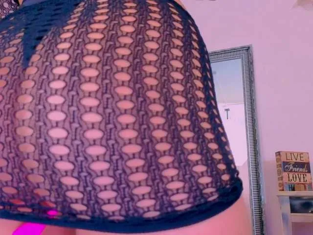 Live sex webcam photo for MichelleReys #292381664