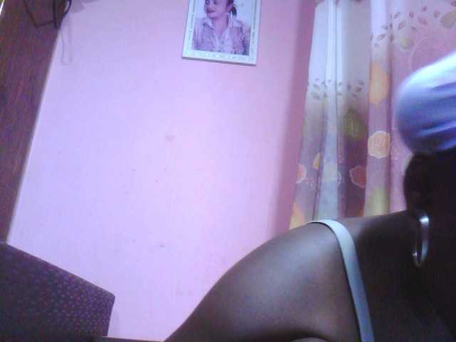 Live sex webcam photo for Miellove #276404700